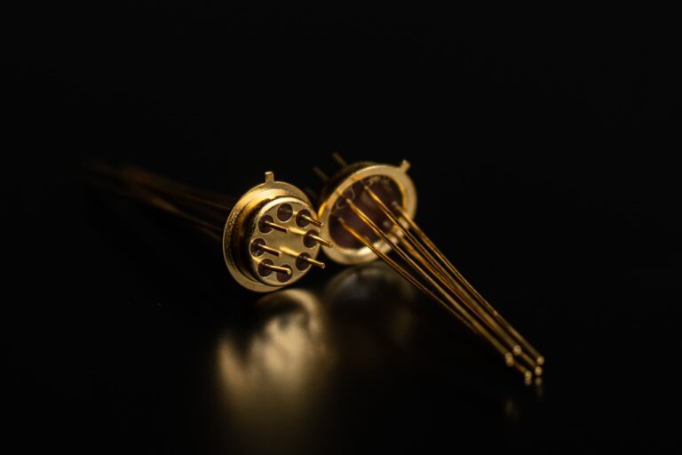 TO-5 hermetic header 4-pin with gold plating