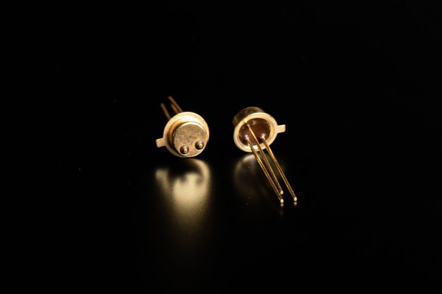 TO-18 hermetic header with Kovar alloy body and leads, gold-plated